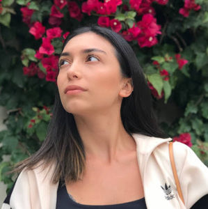 Meet your Posher, Nazli yaprak